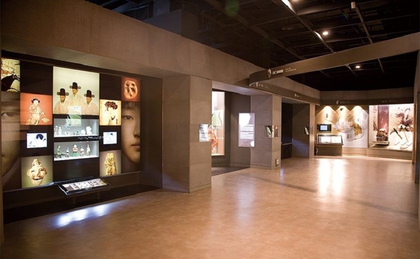 多媒體互動展項(xiàng) 文化展廳中的多媒體互動展項(xiàng)