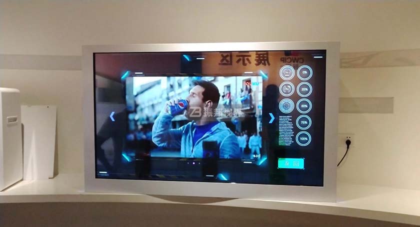 透明展示柜 商業(yè)臨展中的透明展示柜效果