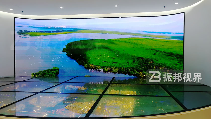 多媒體沙盤(pán) 地產(chǎn)多媒體展廳中的多媒體沙盤(pán)