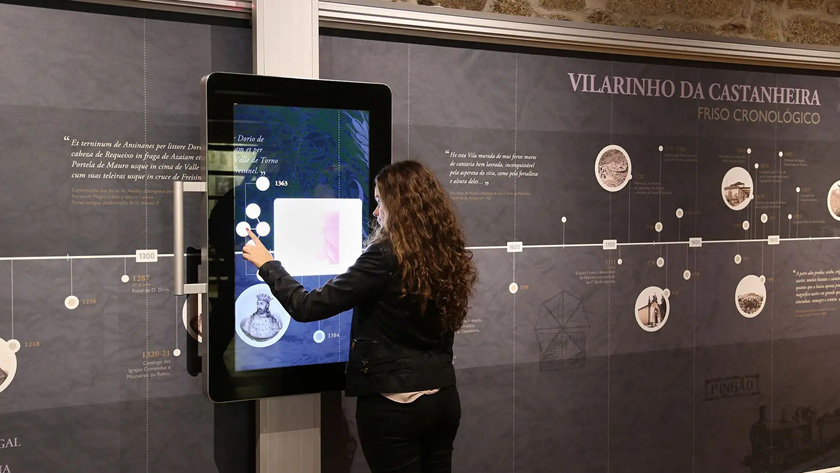 多媒體展廳中的互動滑軌屏設(shè)計效果 多媒體展廳中的互動滑軌屏設(shè)計效果