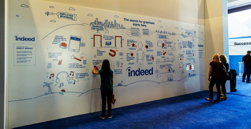 展會中的墻面互動投影系統(tǒng)應用效果圖 展會中的墻面互動投影系統(tǒng)應用效果圖