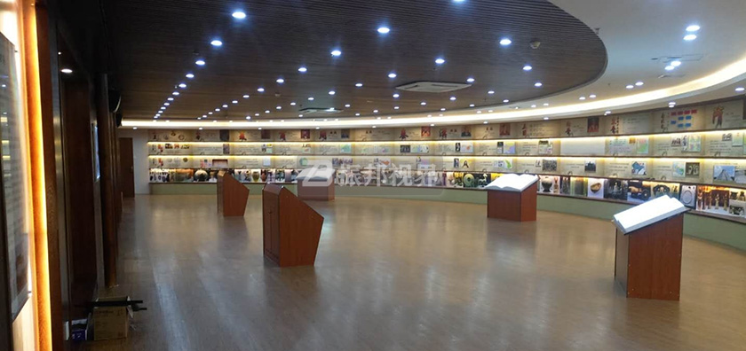 校史館中的虛擬翻書設備布置效果圖 校史館中的虛擬翻書設備布置效果圖