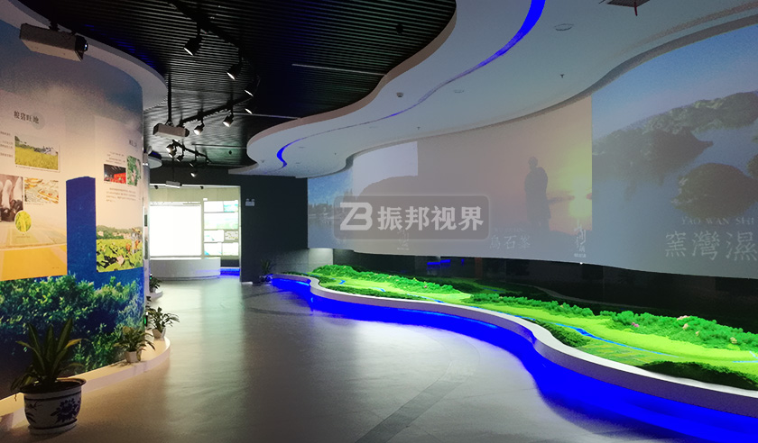 數(shù)字規(guī)劃館中的弧幕投影沙盤 數(shù)字規(guī)劃館中的弧幕投影沙盤