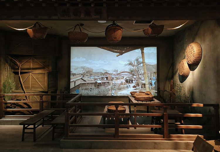 農(nóng)耕博物館中的農(nóng)具和投影布置