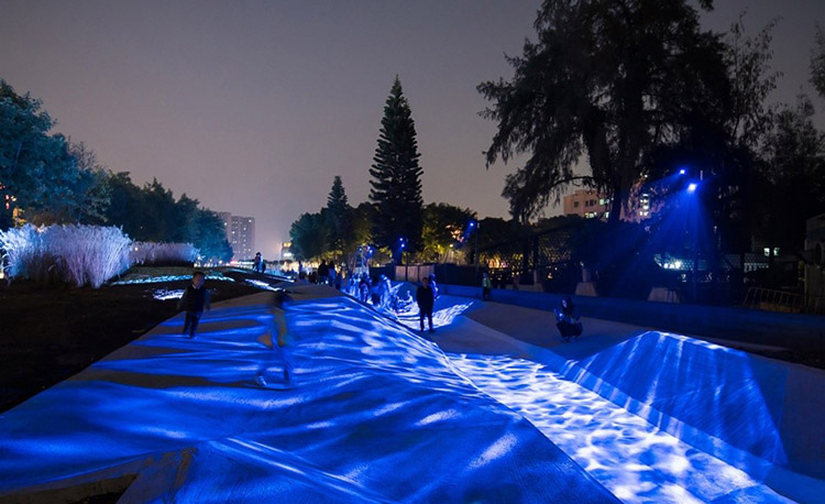 夜游戶外地面互動投影