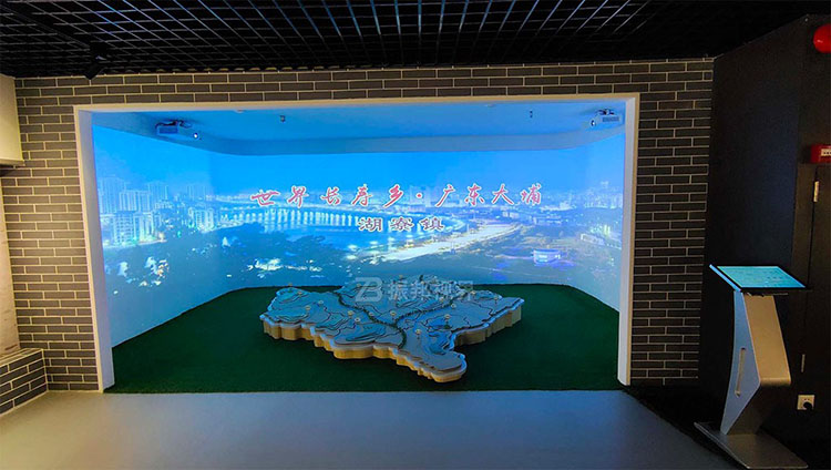 折幕投影沉浸式空間