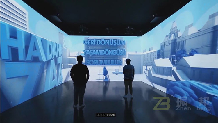 四折幕沉浸式空間