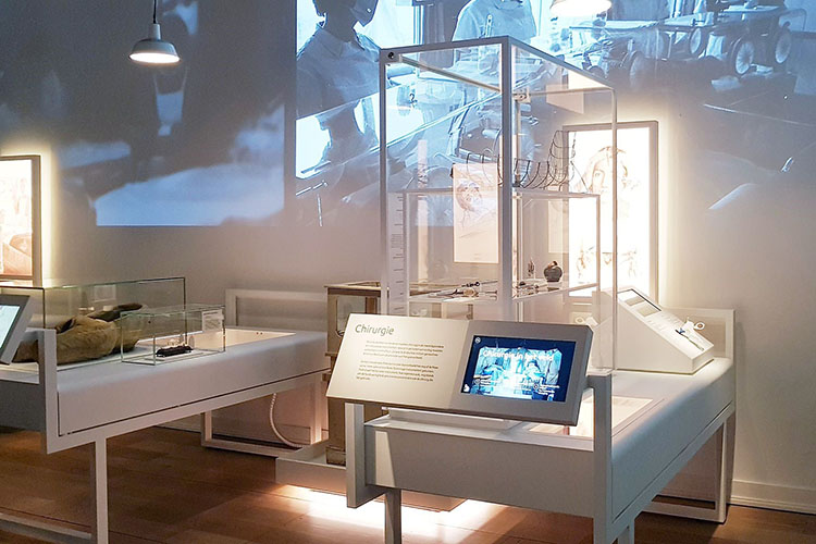 醫(yī)院院史館多媒體互動