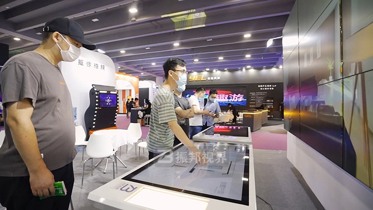 展會(huì)物體識(shí)別桌操作演示