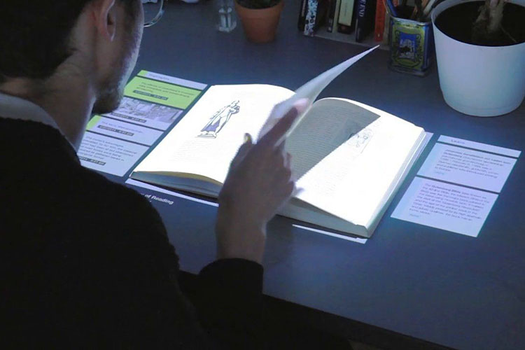 翻書(shū)設(shè)備演示